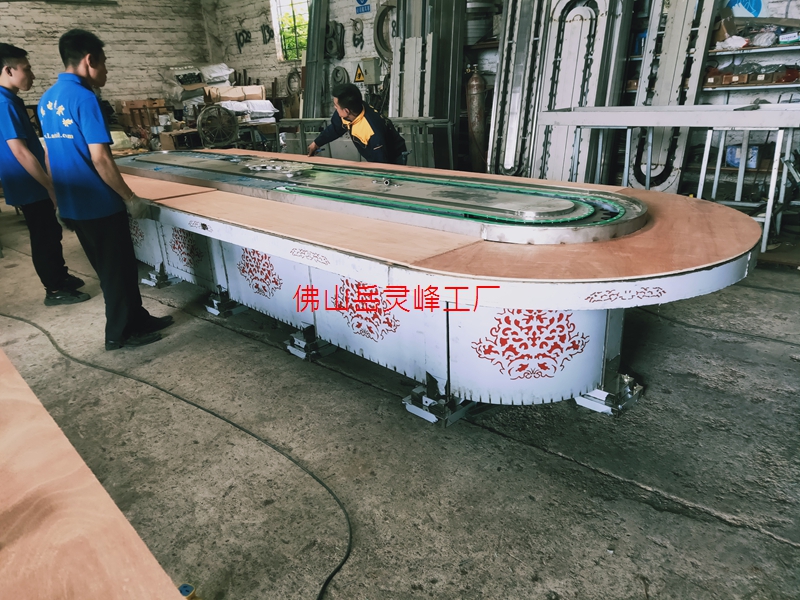 自动传送带餐桌